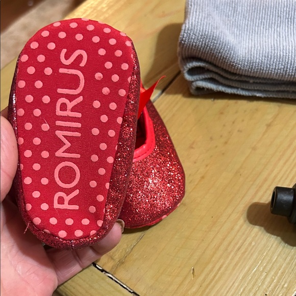 Glittery Red Baby Shoes with Bow - Picture 4 of 4